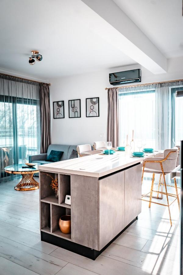 Luxury Family Apartment With Private Parking And Forest View Тімішоара Екстер'єр фото
